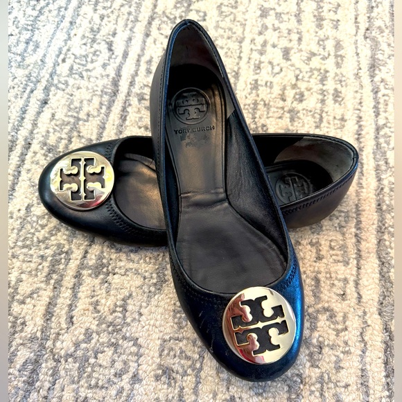 Tory Burch Reva Designer Black Leather Ballerina Flats Gold Logo Flats Size 7.5 - Picture 1 of 4
